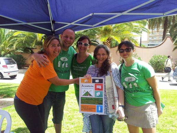 marclia's tweet photo. 2n dia @AcampadaEscolaP #occupylapublica
Pel manteniment d'unitats, línies i escoles públiques! #síalvalencià http://t.co/E6zzd60FHS