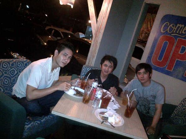 priaband_ID's tweet photo. Met buka puasa.. @pria_praksa @pepengpria @reodavinci @SahabatPriaMsia http://t.co/mXxwX2MAhJ