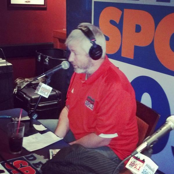 HeyDaveKim's tweet image. .@tonypaul1984 is broadcasting live from @hockeytowncafe until 1 on @dsports1051. #HardcoreBaseball