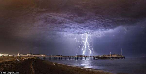Lorna Bryson (@ljbryson) on Twitter photo “<a href="/mattsprake/">𝙼𝙰𝚃𝚃 𝚂𝙿𝚁𝙰𝙺𝙴</a>: The best #storm pic I've seen so far is this stunner by photographer at Brighton Pier #photography ”WOW “<a href="/mattsprake/">𝙼𝙰𝚃𝚃 𝚂𝙿𝚁𝙰𝙺𝙴</a>: The best #storm pic I've seen so far is this stunner by photographer at Brighton Pier #photography ”WOW