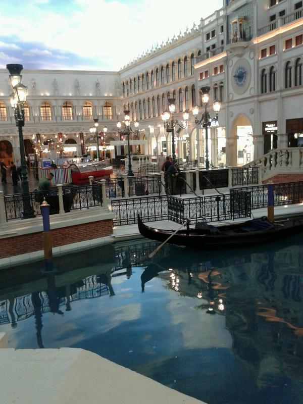 stevescigar's tweet photo. Vegas!!! Looking around before ipcpr http://t.co/tWbbo1tf72