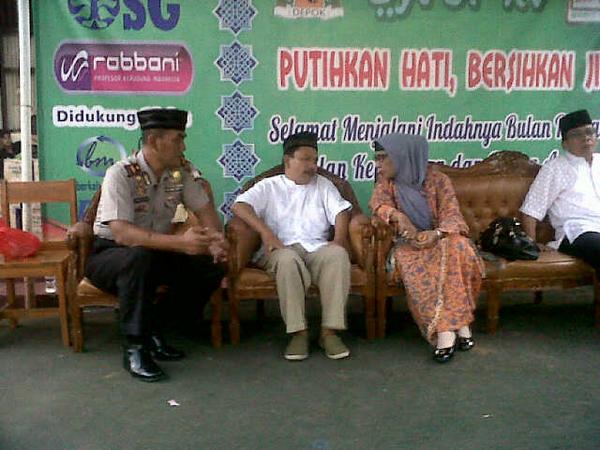 Iptu <a href="/MUGITOBINMAS/">MUGITO BINMAS</a> laks giat Bukber dng Para Guru SMA N 4 Depok @restadepok