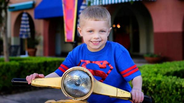 FoxNews's tweet photo. Boy battling rare brain tumor gets birthday wish for mail http://t.co/7XEKO8Vyph http://t.co/dGzNUYOtlP