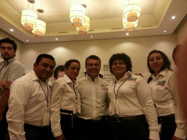 YNjera's tweet photo. Fundación Colosio Filial Tulum
Con el Presidente Mpal Mauricio Góngora @betoborge @MauricioGongora @PRITulum http://t.co/SgRbihnkwq
