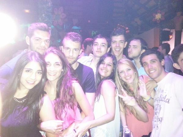 alb3rto_26's tweet photo. @AlvaroRamosR @FranillOO .. y tmpco ns olvidams d vosotras @Aidaquesusto @Alba_valbuena @Guada__94 @lijitarubia (2/3) http://t.co/S5TGTUTHIm