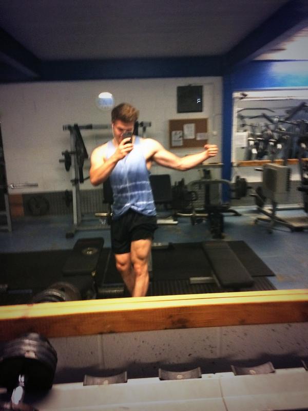 _Hollinshead's tweet photo. Saturday morning circuits! #Gettingitdone http://t.co/VGSlsJIkfW