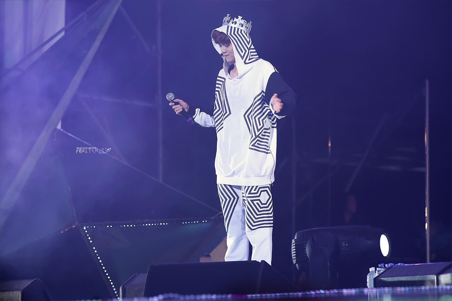 [FANTAKEN] 140718-19 EXO Concert "The Lost Planet" in Shanghai Day 1-2 [45P] Bs6beWRCUAEoL3T