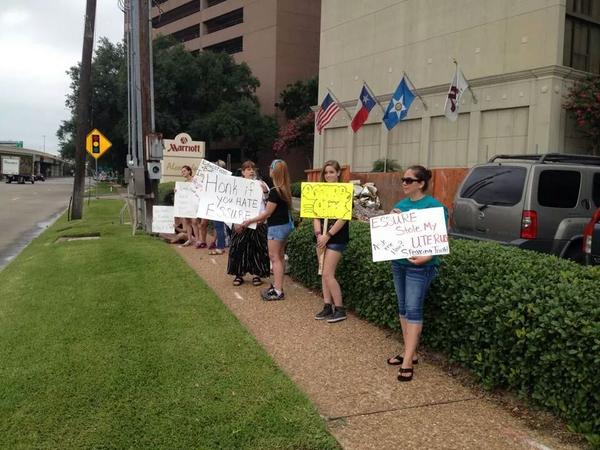 MommyinTX5's tweet photo. #essurerally E-SISTERS http://t.co/neXOy4h5Fq