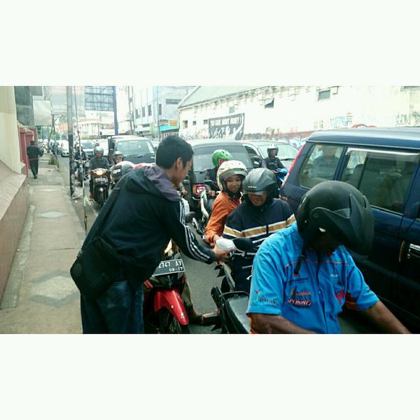 Rangkaian hari ke-2 bagi2 ta'jil gratis. BAKSOS RAMADHAN 1435 H, CANINE MLG &amp; DOGLOVERS MLG.