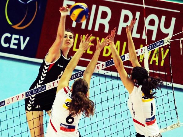 VoleybolFoto's tweet photo. Ceyda Aktaş ! :)

@CeydaAktas @CeydaAktaFc http://t.co/KhFbTAcVuG