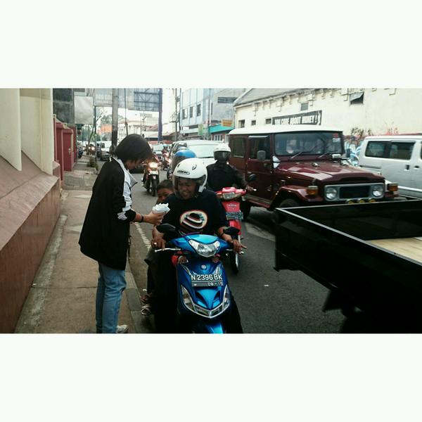 Rangkaian hari ke-2 bagi2 ta'jil gratis. BAKSOS RAMADHAN 1435 H, CANINE MLG &amp; DOGLOVERS MLG.