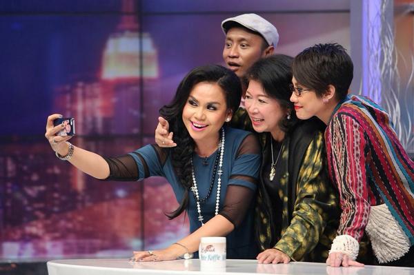 Selfie dulu bersama ibu menteri Pariwisata &amp; ekonomi kreatif <a href="/akbar___/">MIRZA AKBAR</a> <a href="/Rosianna766Hi/">Rosianna Silalahi</a> now <a href="/TRANS7/">TRANS7</a>