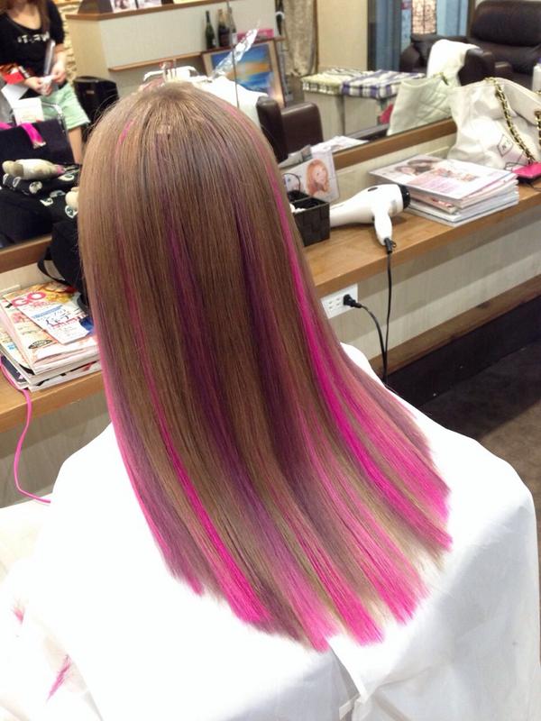 Lapis Sota V Twitter あいりちゃん シールエクステで本いかないくらいで薄いピンク パープル ビビッドピンク をランダムにつけて最高にファニーなメッシュヘアーの完成 O カラフルヘアー メッシュ シールエクステ Http T Co Gjvlamoaez Twitter