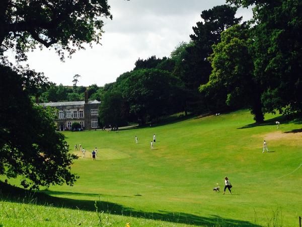 radioRedwards's tweet image. So here we are in the middle of these massive storms....needing suncream...and a hat #forecastfail