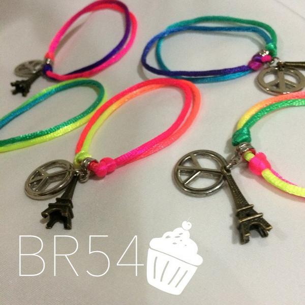 KiwiYou's tweet photo. BR54 sangatlah fashionable, jadi, cepat order gelang handmade mu😄 Gelang kami siap menemani aktivitas mu😄 http://t.co/EG80xML3Ao