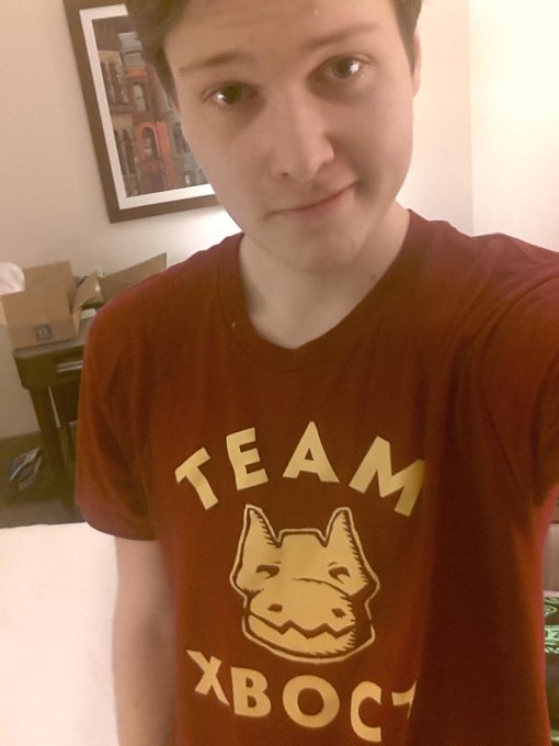 Watch Max Broecker's leaked NSFW photo on TwXstars