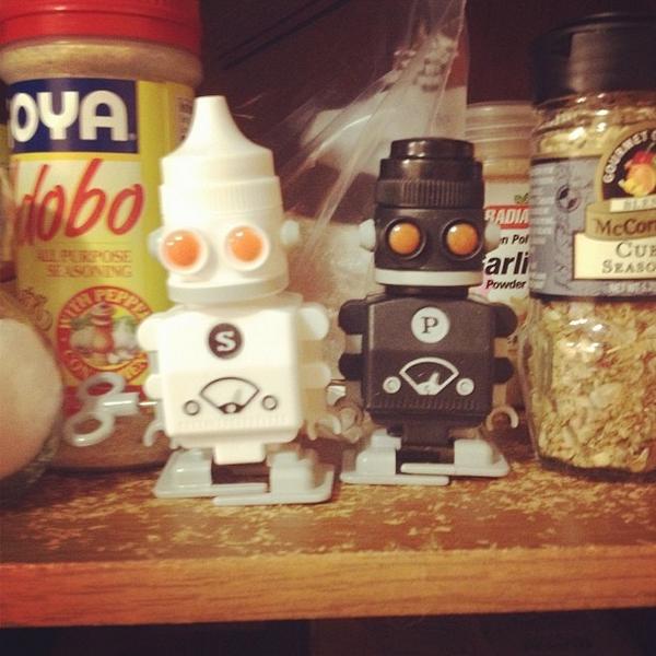HeyJohnDaly's tweet image. Salt-N-Pepper here! #pushit #robotbutlers #robotoverlords ift.tt/1rqwUtc