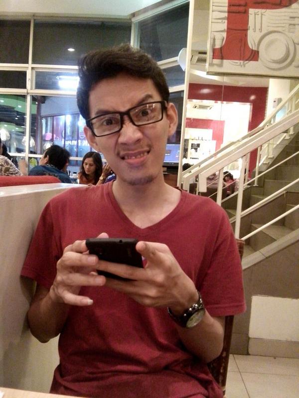 riniisw's tweet photo. Kesayangan aku ... kalo lagi laper hihi with @RsamaP http://t.co/ra3qSO04Ax