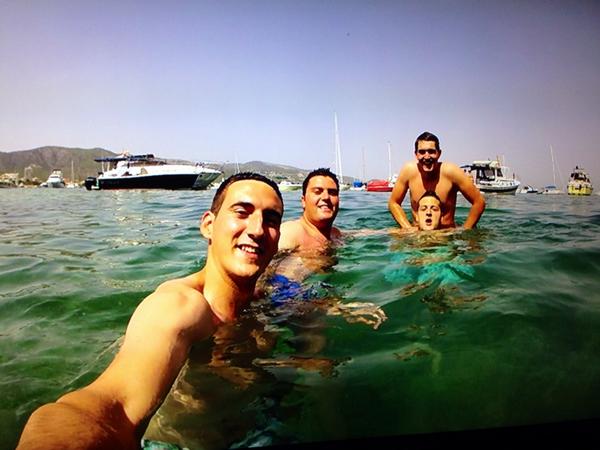 M0rr1Ss's tweet photo. Tarde de playeta, parapente acuatico y muchas risas con @dario12391 @OscarMG_Manso @JesusM_91 http://t.co/XzWJU24R7h