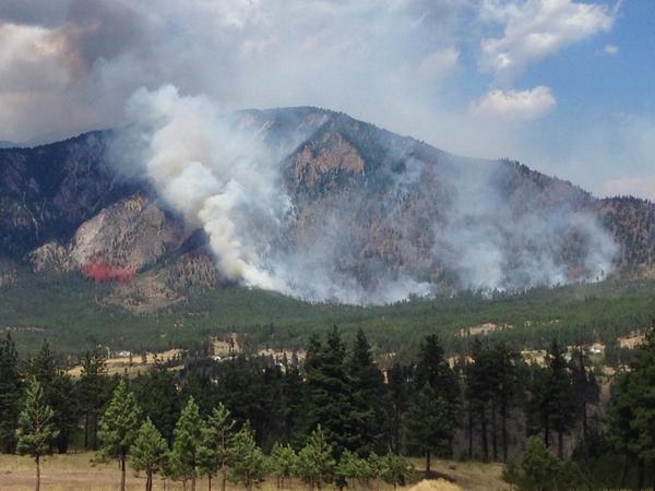 pskin588's tweet photo. @CFJC_Chad fire has come down towards Hwy 12 heavy air traffic dropping fire retardant http://t.co/czEKqPw9H1