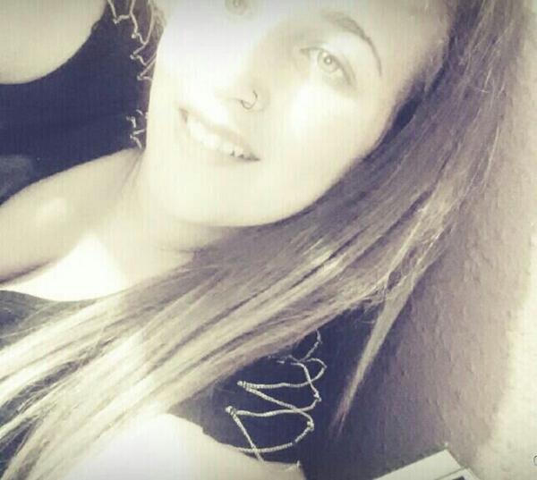Juditaparicio98's tweet photo. ¿Qué mis problemas son grandes? Mi sonrisa lo és aun más. http://t.co/QWo5lpxw2h