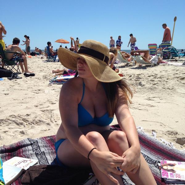 JennySue917's tweet image. #ESummerHere @eonline