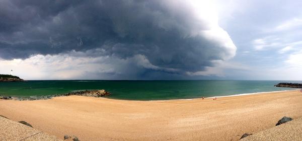 #orages RT <a href="/platouxx/">Jon Sanchez</a>: Super cellule en direct à #Anglet