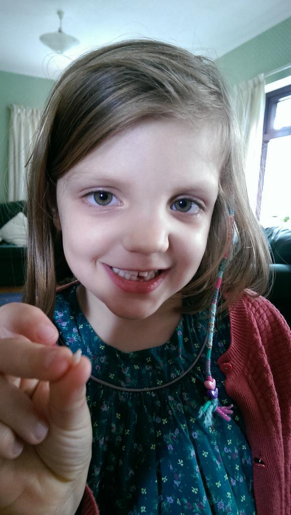 Younghorgan's tweet image. .@Annette_Freeman as per my previous tweets, look who's getting a visit from the #TOOTHRAT, it just fell out!! $$$$