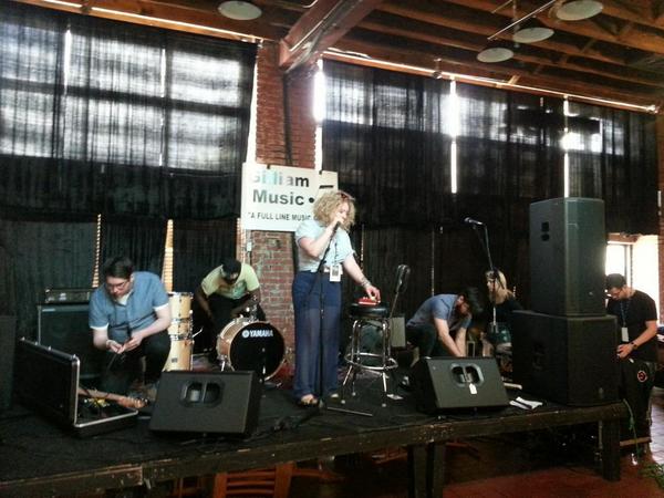 nailfr0g's tweet photo. @wearefos last show http://t.co/o6QbejpLLr