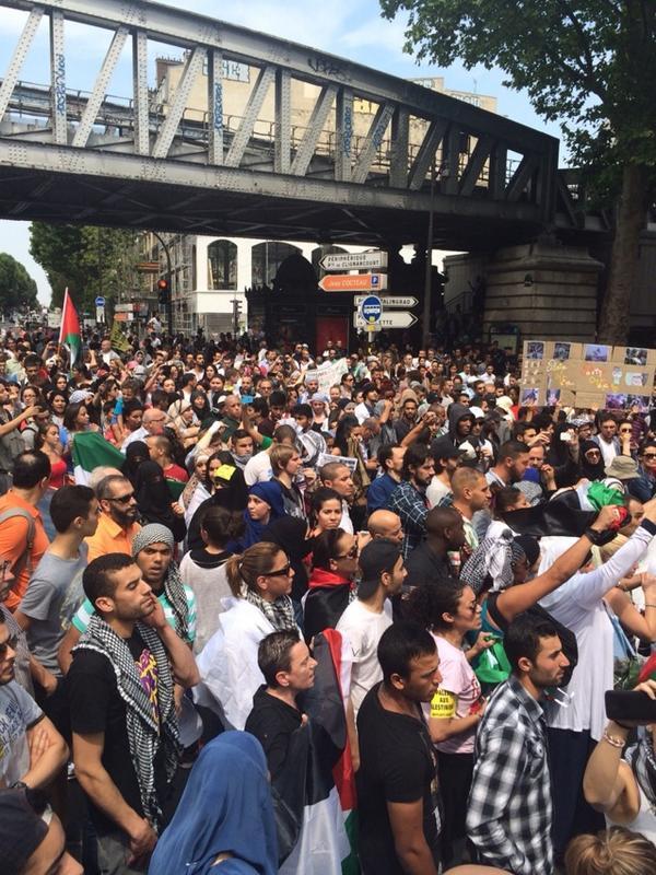 soniaenred's tweet photo. Manifestaciones en Paris, Londres y Marsella contra la masacre en #GazaUnderAttack http://t.co/PAP35KENg0