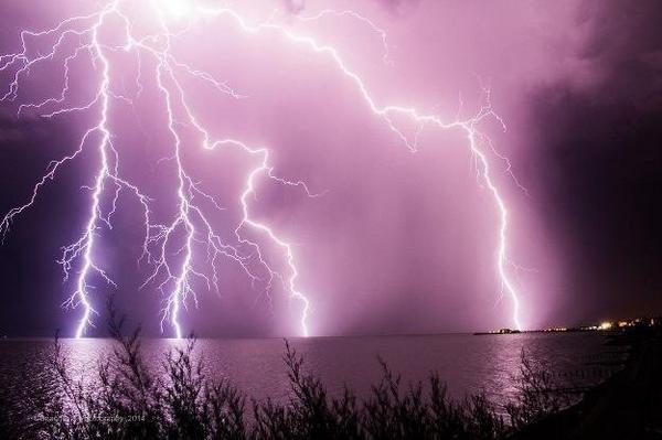 Tomawhite's tweet image. Here's another cracker.. #boom #storms #mothernature