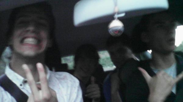 MauriCatulo5's tweet photo. Nos vamos!! @BorjaCaci94 @ccalde02  @kakifrechoso let's go!! @davidguetta @djnanoshow http://t.co/rBtNOQJatA