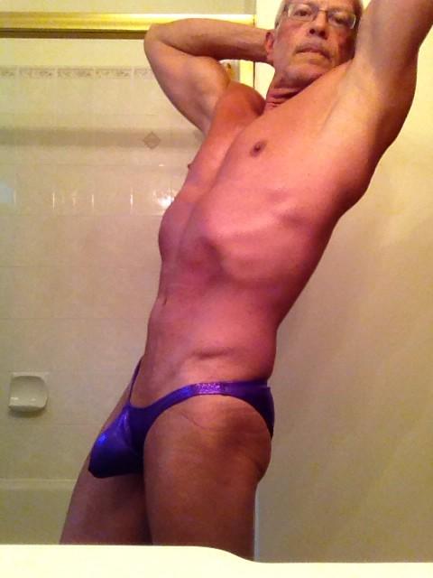 PeterPdengland's tweet photo. Next bodybuilding competition - November 1st - already have my new poser. http://t.co/1VUzeL73Or