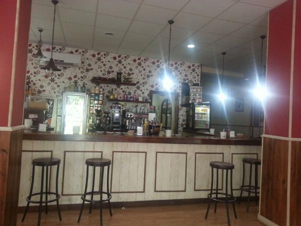 Cafe_Reina's tweet photo. Abrimos todos los dias: mañana, tarde y noche.
Desayunos, cervezas fresquitas, cafés y copas. http://t.co/UvijB7s6OI