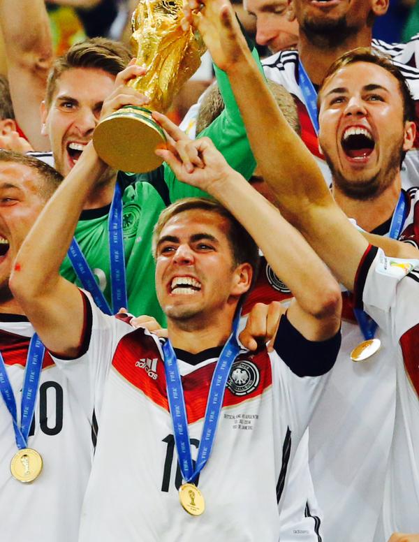 MarioGoetze's tweet photo. World Champion! Great end of a great and outstanding national team career! Thank You #PhilippLahm http://t.co/G8VtdztTI2