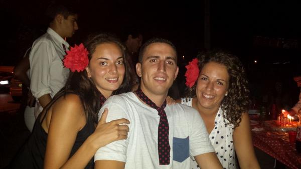 sos_vicente's tweet photo. De cumple @RooPascual  @rocioguart http://t.co/9NqLfFDSOl