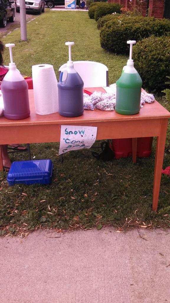 ceaze0714's tweet photo. Snow cone stand http://t.co/TXfKPUetpU