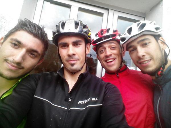 vitiligo29's tweet photo. Mare meua que etapa hoy... 116km con una lluvia y un aire q nos ha destrozado #seguimoooos #cds2014arroyo http://t.co/NabRIAcNR4