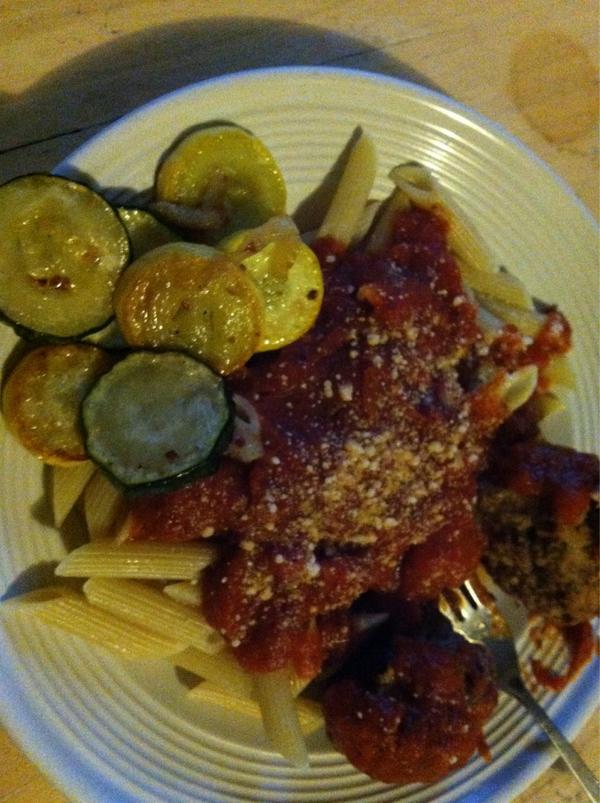respecthelaw's tweet photo. Turkey meatballs, sautéed zucchini an onions. #chef #imawesome http://t.co/58e50MXF5b