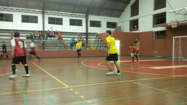 exaCVSF's tweet photo. Arrancó la gran final de Fútbol! Borussia 2011 vs. Juru 2006 http://t.co/ahQLrVX5vS