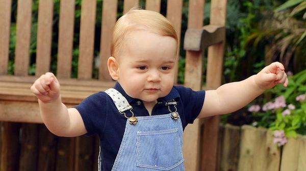 BBCBreaking's tweet image. Official photo of HRH Prince George released to mark his first birthday on Tuesday