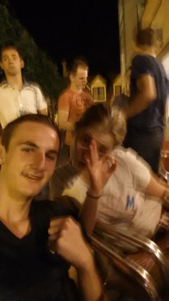 Rvanham9's tweet photo. Terrasjeeee dons http://t.co/NnfEWjZuds
