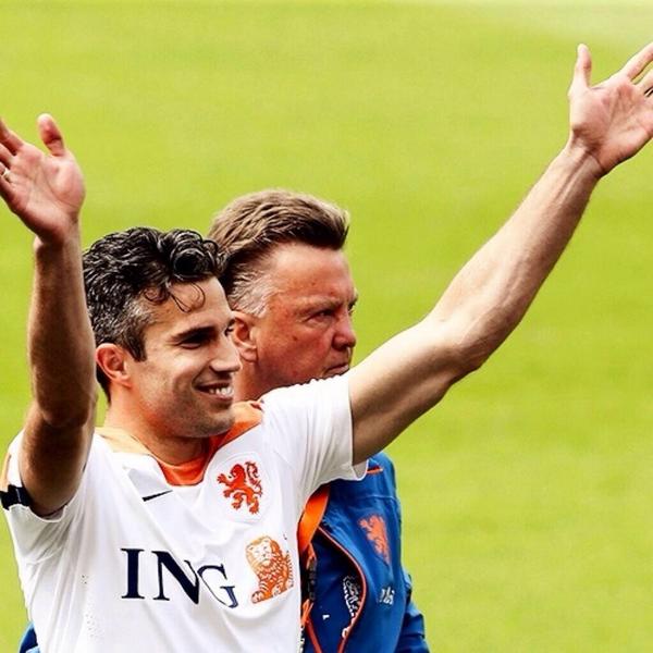 BusbyBulletin's tweet image. Who will United's next captain be? 

Retweet - Rooney,
Favourite - Van Persie 

#MUFC