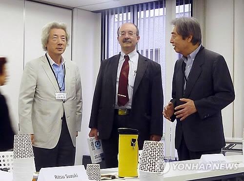 <고이즈미 등 日전직 총리 4명 탈핵 협력> 고이즈미 준이치로·호소카와 모리히로·간 나오토·하토야마 유키오 등 전직 총리 4명이 회동, 탈핵을 위해 힘을 모으기로 했다. app.yonhapnews.co.kr/Yna/Basic/SNS/…