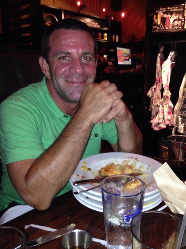 GinaBrodeur1's tweet image. @Datz4Foodies another satisfied customer #threeplates