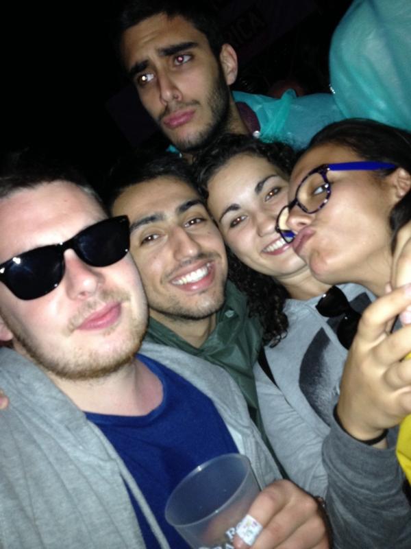 Betxo8's tweet photo. Ainda que chovan chuzos de punta!! @rebeca_abad  @alesiito16  @CristianFM8 @portAmerica #PortAmerica @loveoflesbian http://t.co/WNCELu7sxh