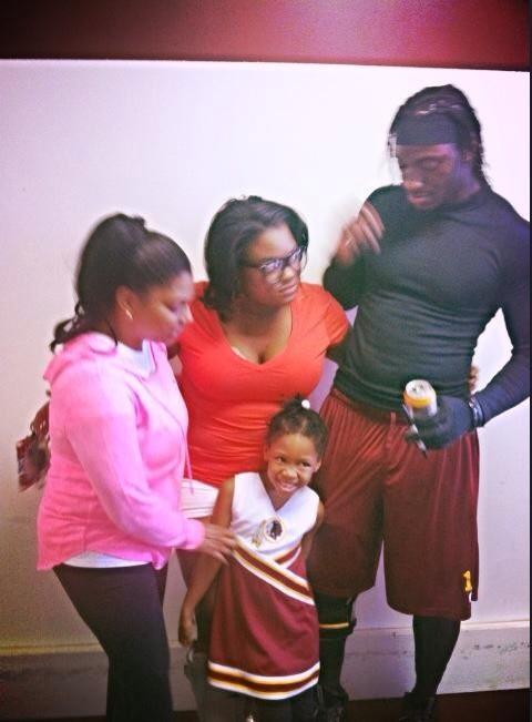 DeJon_Monique_'s tweet image. #KnowYourWhy is my amazing family !!I work as hard as I do to make them proud #togetherwearestrong  #Mysupportsystem