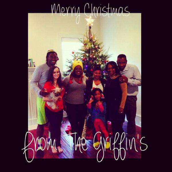 DeJon_Monique_'s tweet image. #KnowYourWhy is my amazing family !!I work as hard as I do to make them proud #togetherwearestrong  #Mysupportsystem