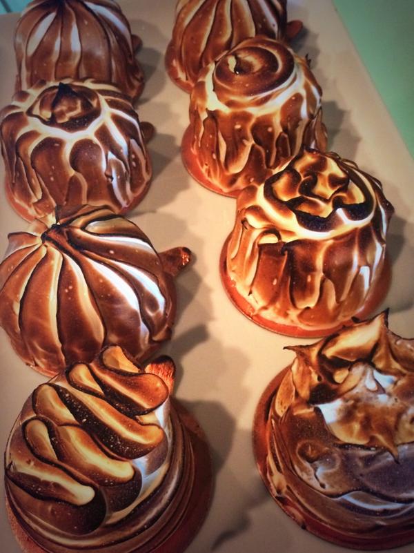 MeringueCakes's tweet photo. Lemon Meringue #meringue #bake #Baltimore #Maryland #sweets #lemon #meringue http://t.co/jLSwlrdzlS