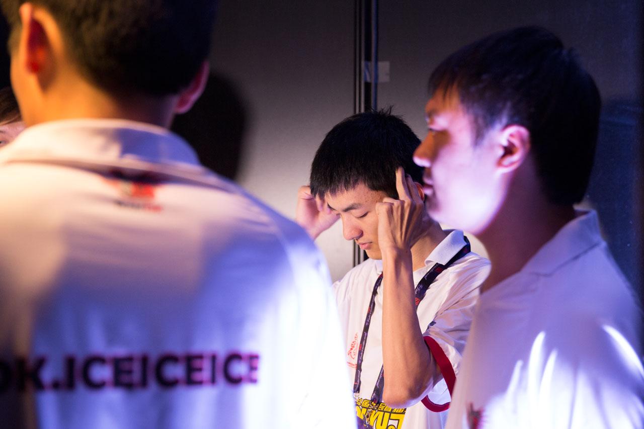 Bs8xgFECEAAxHZl.jpg:large